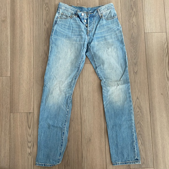 Worn Once Levi’s Mom Jeans (Size 25) - Picture 2 of 5